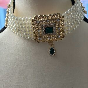 Elegant Gold and Green Pearl Choker Necklace